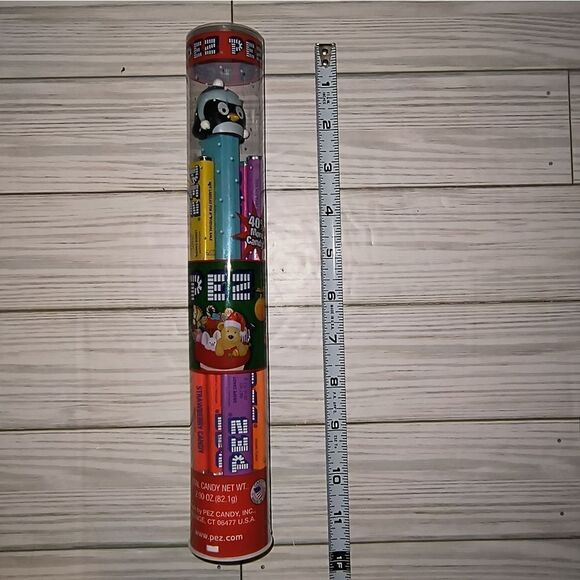Pez Dispenser Penguin Santa Christmas Holiday Sealed With Candy Copyright 2014 - Picture 10 of 10